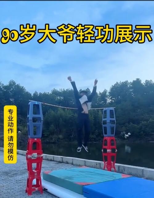 水中抱柱的玩法是什么？有什么技巧可以提高成功率？
