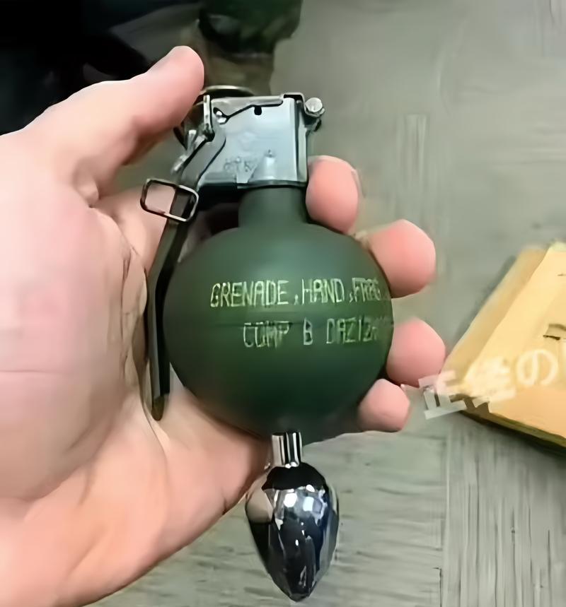 绝地求生卡片手雷使用方法是什么？有哪些特殊效果？